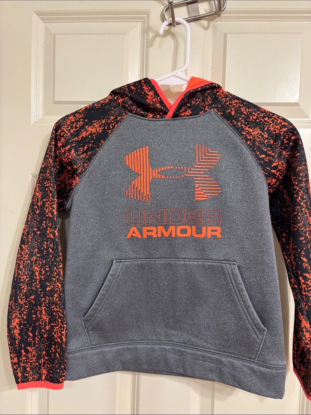 Under Armour Youth small  Gray and Orange Logo Crewneck Hoodie